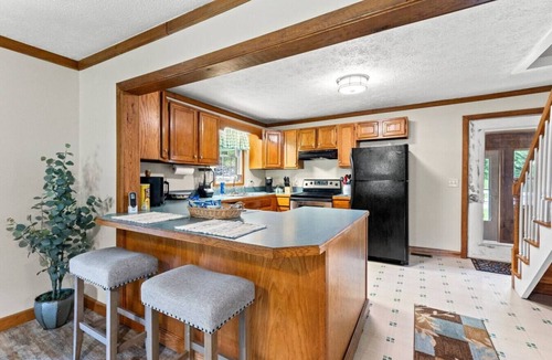 Clay City House | Hidden Treasure- Private Pool, Firepit, Pond, 1600 Acres