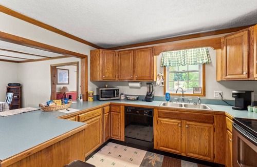 Clay City House | Hidden Treasure- Private Pool, Firepit, Pond, 1600 Acres