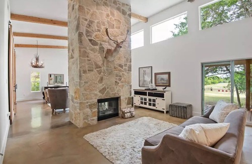 Red Oak House | Hidden Valley Ranch. Relax and enjoy this secluded 27 acre ranch.
