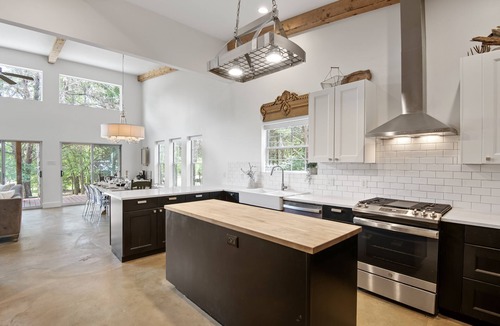 Red Oak House | Hidden Valley Ranch. Relax and enjoy this secluded 27 acre ranch.