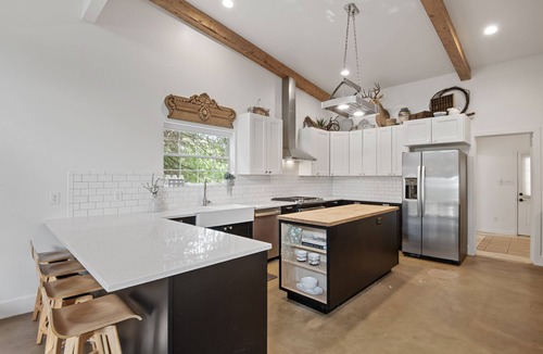 Red Oak House | Hidden Valley Ranch. Relax and enjoy this secluded 27 acre ranch.