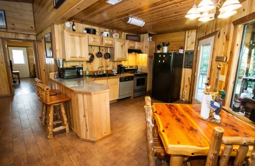 Smithville Cabin | Hidden Valley Retreat- Broken Bow/Hochatown|2bd