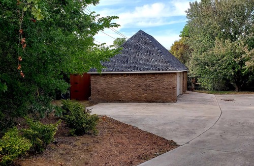 Azle House | Hide Away Guest House