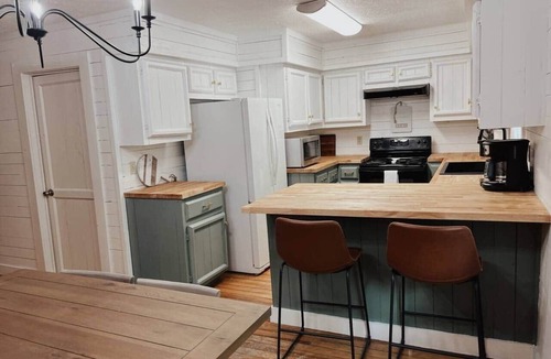 Slade House | Hide Out at The Ridge *Hot Tub*