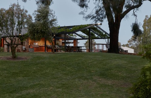 Kirwans Bridge Apartment | Hide & Seek Luxury Waterfront Villa & Retreat