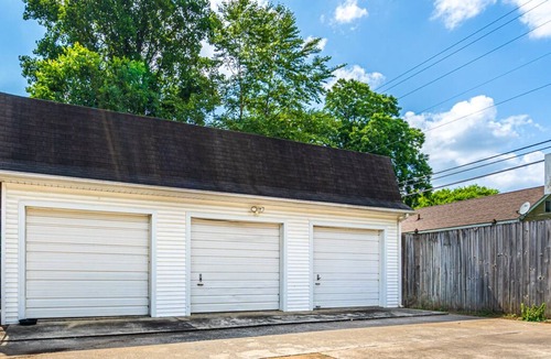 Decatur Apartment | Hideaway apartment tucked into Historic District