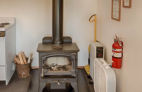 Oroville Cabin | Hideaway at Eden Valley Guest Ranch