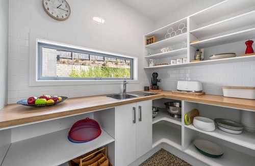 Acacia Bay House | Hideaway at the Bay with Hot Tub