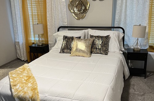 Scofield Farms Apartment | HideAway Austin City Limit 2-2BR Pool & Gym