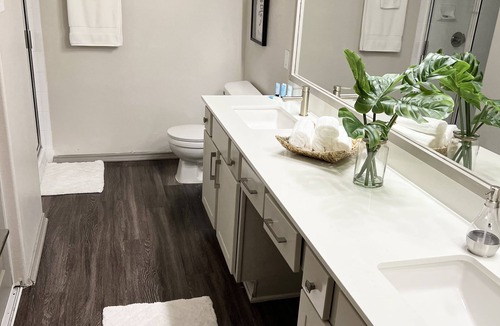 Scofield Farms Apartment | HideAway Austin City Limit 2-2BR Pool & Gym