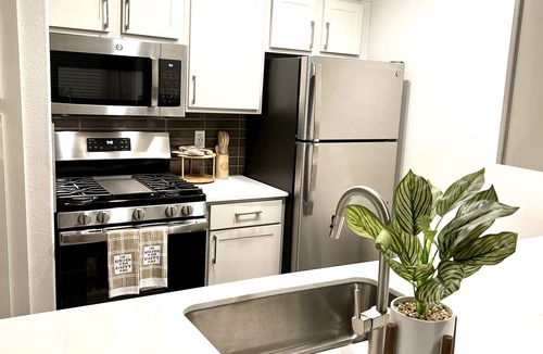 Scofield Farms Apartment | HideAway Austin City Limit 2-2BR Pool & Gym