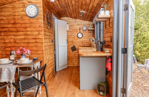 Newton Saint Cyres Cottage | Hideaway Cabin