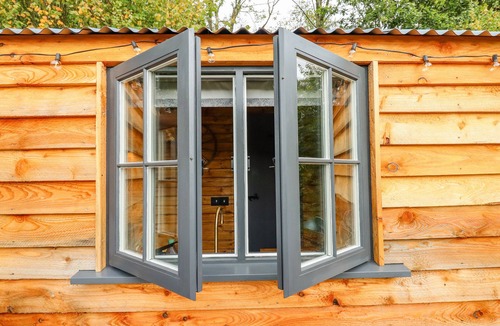 Newton Saint Cyres Cottage | Hideaway Cabin