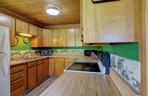 Buffalo House | Hideaway Cabin: Ruggedly Sophisticated Cabin with Mountain Views, Fire Pit, and Pets Invited Minutes to Buffalo & Trails.