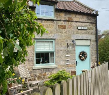 Aislaby House | Hideaway Cottage