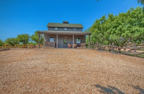 New Braunfels House | Hideaway Creek Rustic Cabin Escape on 3 Chicks Texas Longhorn Ranch
