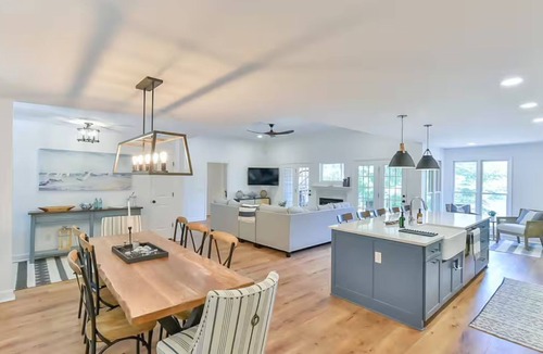 Roxboro House | Hideaway Haven - Hot Tub, Firepit & Private Dock