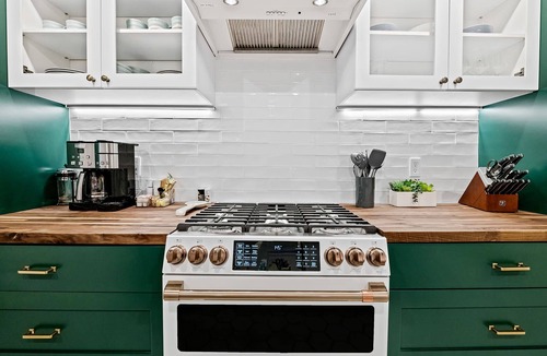 Victoria Park House | Hideaway - Heated Salt Water Pool & Spa