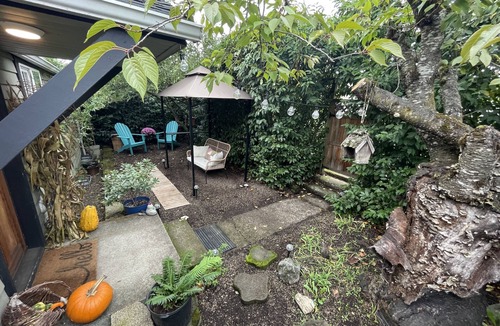 Western Cottage | Hideaway Hedge Guest Suite - 8 Min from U of O & Downtown - 20 from the airport