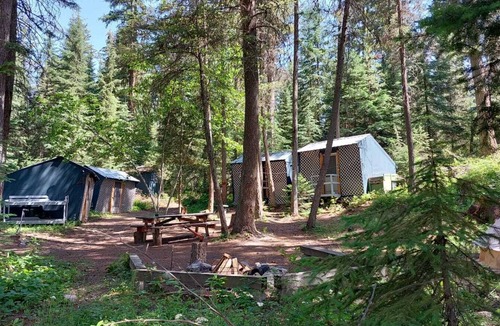 Olney RV Rental | Hideaway Hut 1/ 2 Twins