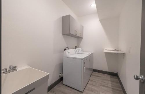 St. Robert Apartment | Hideaway in a Luxurious Location