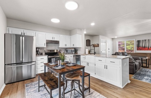 Bella Vista House | Hideaway In The Highlands : Bike, Lake, Golf, Pet Friendly