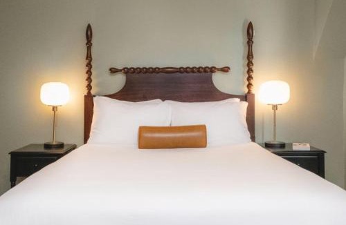 Lenox Hotel | Hideaway Inn Lenox