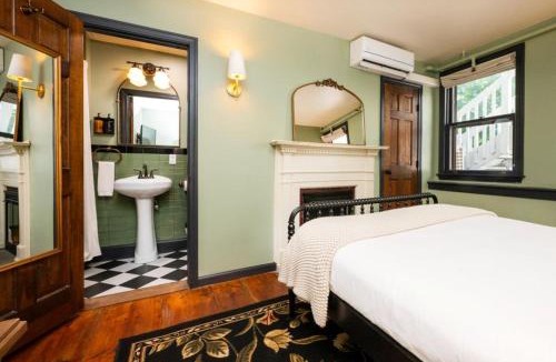 Lenox Hotel | Hideaway Inn Lenox