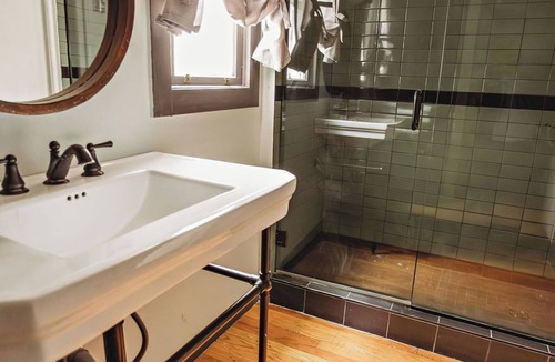 Lenox Hotel | Hideaway Inn Lenox