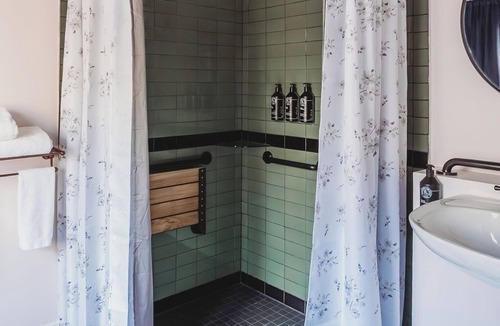 Lenox Hotel | Hideaway Inn Lenox