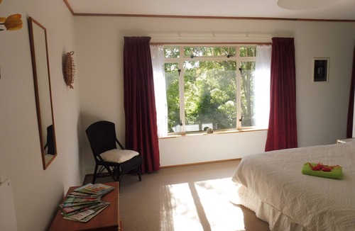 New Plymouth Bed & Breakfast | "Hideaway Off Heta" for comfort, rest and tranquility.