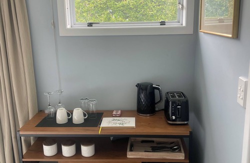 Tauranga South Apartment | Hideaway on The Avenues