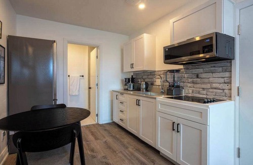 Latin Quarter House | Hideaway Studio heart DT MTL
