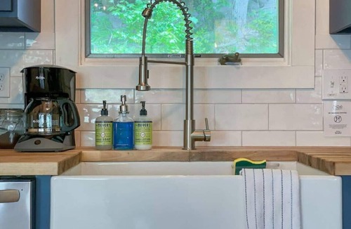 Campton Cabin | Hideaway w/Fire Pit, Private Hot Tub, Pool Table