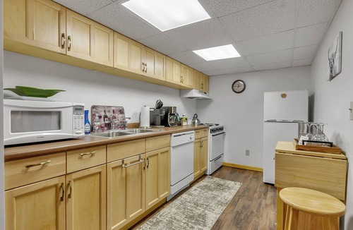 Ellicottville Apartment | Hideaway Walk to Town & Slopes Hot Tub