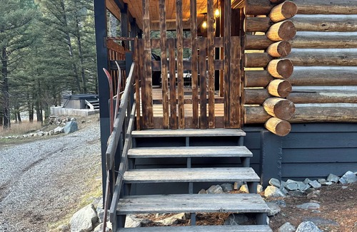 Gallatin Gateway Cabin | Hideout in the Mountains HOT TUB and River access
