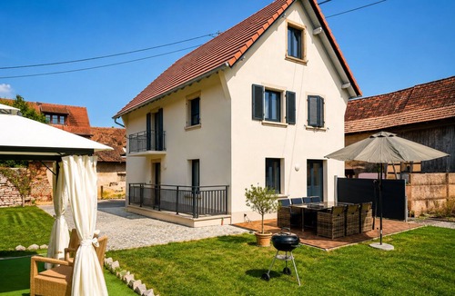 Gingsheim House | High Standing Contemporary House - 4 Bedrooms, Terrace & Green Space