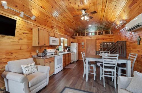 Greers Ferry Apartment | Higden Hideaway with Fire Pit Near Greers Ferry Lake