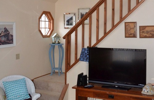 Higgins Lake Ski Chalet | Higgins Lake Hilltop Hideaway