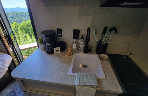 Skyland House | High Above Asheville! Beautiful Long Range Views!