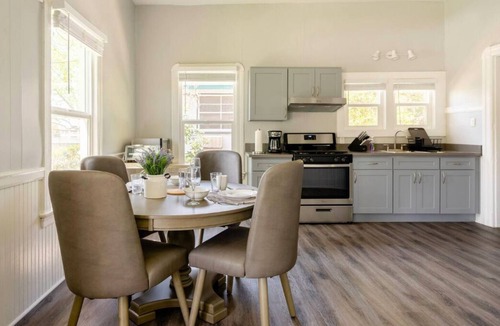 Pasadena Apartment | High Ceiling 1BR Craftsman – Walkable Pasadena Gem