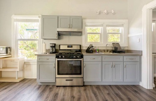 Pasadena Apartment | High Ceiling 1BR Craftsman – Walkable Pasadena Gem