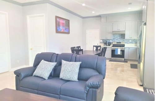 Garden Grove House | High Ceiling*2-levels Home*5 miles to Disneyland