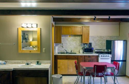 Cooke City-Silver Gate Hotel | High Country Motel and Cabins