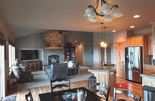 Powell Butte House | High desert home with mountain views