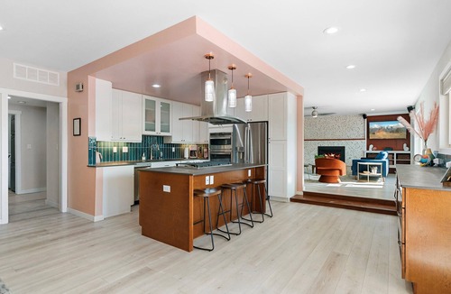Zuzax House | High Desert Oasis- 5 Bedroom, Pool, Hotub, Pickleball, Gym, Game Room, Putt Putt
