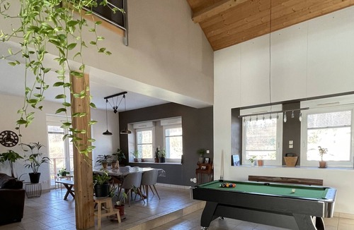 Chaudefontaine House | high-end loft between greenery and city