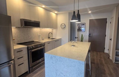 Downtown Toronto Apartment | High-End 1BR Apt with Stunning Views and Pool Access
