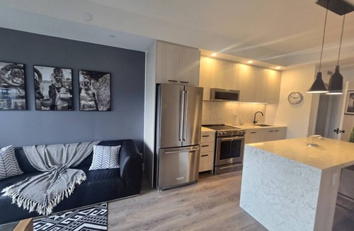Downtown Toronto Apartment | High-End 1BR Apt with Stunning Views and Pool Access