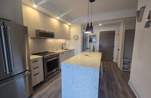 Downtown Toronto Apartment | High-End 1BR Apt with Stunning Views and Pool Access